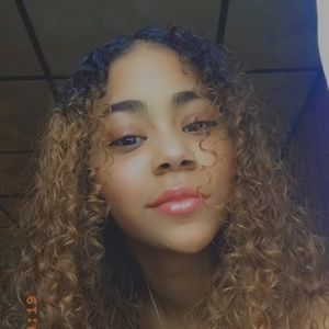 Meet your Posher, Kiana